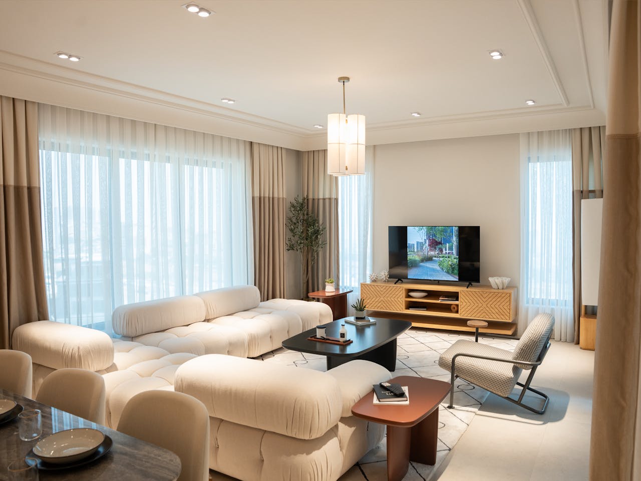 gallery-4 Spacious living room featuring chic decor and contemporary furniture, ideal for lifestyle inspiration.